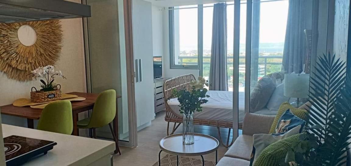 Apartment Azure Residences By Florendo Paranaque City
